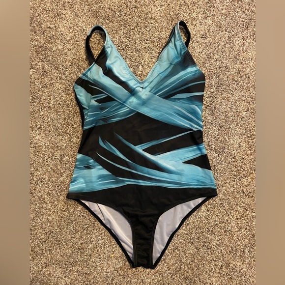 112. Women’s One Piece Swimsuit, Size XL, EUC - Picture 1 of 3